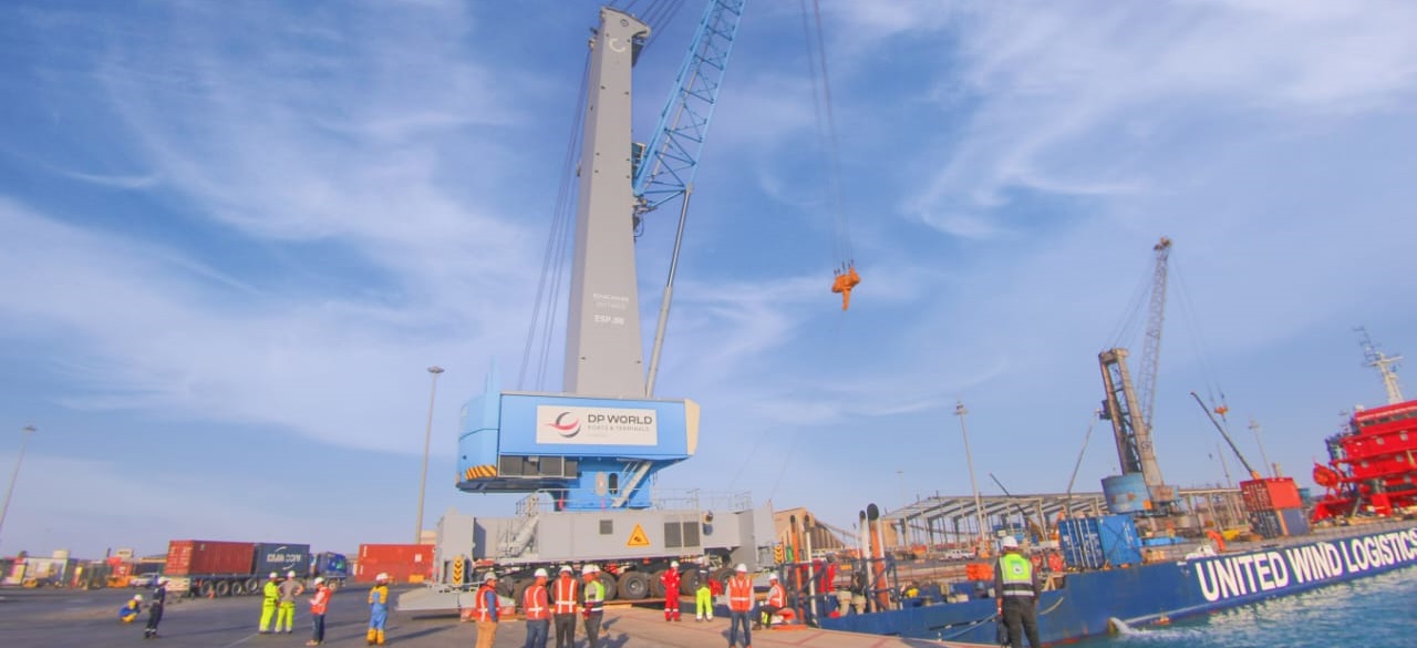 DP World acquires new mobile harbor crane at Sokhna Port

